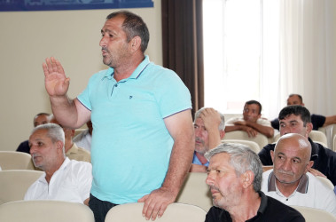 Ağcabədi Rayon İcra Hakimiyyətinin başçısı Rafil Hüseynov oktyabrın 1-də Poladlı kəndində sakinlərlə səyyar qəbul-görüş keçirib.
