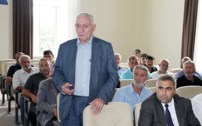 Ağcabədi Rayon İcra Hakimiyyətinin başçısı Rafil Hüseynov oktyabrın 1-də Poladlı kəndində sakinlərlə səyyar qəbul-görüş keçirib.