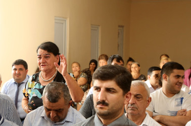 Ağcabədi Rayon İcra Hakimiyyətinin başçısı şəhər sakinləri ilə səyyar qəbul keçirib
