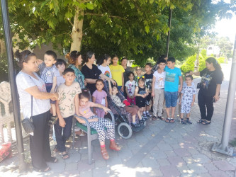 Uşaqlar səyyar klinikada göz müayinəsindən keçiblər.