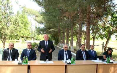 Ağcabədi Rayon İcra Hakimiyyətinin başçısı Rafil Hüseynovun Pərioğlular kəndində səyyar qəbul-görüşü keçirilmişdir.