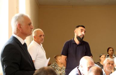 Ağcabədi Rayon İcra Hakimiyyətinin başçısı şəhər sakinləri ilə səyyar qəbul keçirib