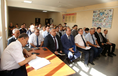 Ağcabədi Rayon İcra Hakimiyyətinin başçısı şəhər sakinləri ilə səyyar qəbul keçirib