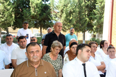 Ağcabədi Rayon İcra Hakimiyyətinin başçısı Rafil Hüseynovun Ağabəyli kəndində səyyar qəbul-görüşü keçirilmişdir.