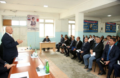 Ağcabədi Rayon İcra Hakimiyyətinin başçısı Rafil Hüseynov Kəhrizli kəndində sakinlərlə səyyar qəbul-görüş keçirib.