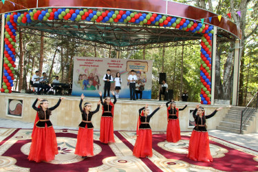 “Konstitusiya və Suverenlik İli” çərçivəsində  1 İyun – Uşaqların Beynəlxalq Müdafiəsi Günü” münasibətilə “Suveren dövlətin xoşbəxt uşaqları” adlı uşaq yaradıcılıq festivalı keçirilib.