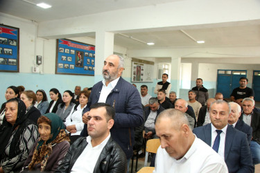 Ağcabədi Rayon İcra Hakimiyyətinin başçısı Rafil Hüseynov Kəhrizli kəndində sakinlərlə səyyar qəbul-görüş keçirib.