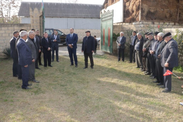 Ağcabədi Rayon İcra Hakimiyyətinin başçısı Rafil Hüseynov evlərinə dönən yaralıları ziyarət edib