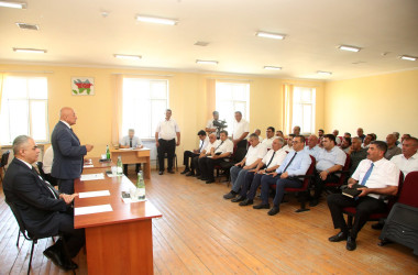 Ağcabədi Rayon İcra Hakimiyyətinin başçısı Rafil Hüseynov Təzəkənd kəndində səyyar qəbul-görüş keçirib