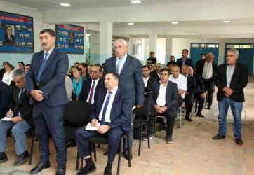 Ağcabədi Rayon İcra Hakimiyyətinin başçısı Rafil Hüseynov Kəhrizli kəndində sakinlərlə səyyar qəbul-görüş keçirib.