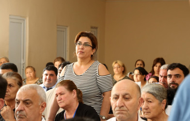 Ağcabədi Rayon İcra Hakimiyyətinin başçısı şəhər sakinləri ilə səyyar qəbul keçirib