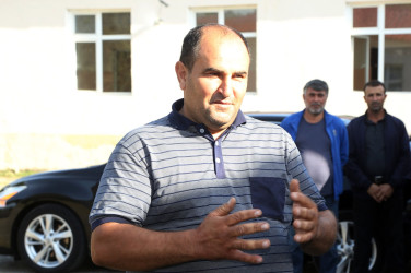 Ağcabədi Rayon İcra Hakimiyyətinin başçısı Rafil Hüseynov Minaxorlu kəndində sakinlərlə səyyar qəbul-görüş keçirib.
