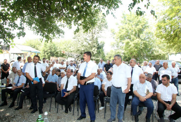 Ağcabədi Rayon İcra Hakimiyyətinin başçısı Rafil Hüseynovun Şərəfxanlı kəndində səyyar qəbul-görüşü keçirilmişdir