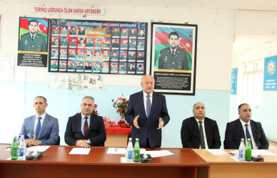 Ağcabədi Rayon İcra Hakimiyyətinin başçısı Rafil Hüseynov Kəhrizli kəndində sakinlərlə səyyar qəbul-görüş keçirib.