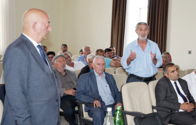 Ağcabədi Rayon İcra Hakimiyyətinin başçısı Rafil Hüseynov oktyabrın 1-də Poladlı kəndində sakinlərlə səyyar qəbul-görüş keçirib.