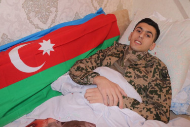 Ağcabədi Rayon İcra Hakimiyyətinin başçısı Rafil Hüseynov evlərinə dönən yaralıları ziyarət edib
