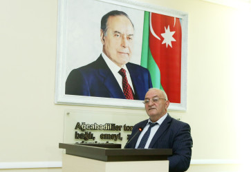 Ağcabədidə Ümummilli Lider Heydər Əliyevin 102 illiyinə həsr olunmuş ümumrayon konfransı keçirilmişdir.