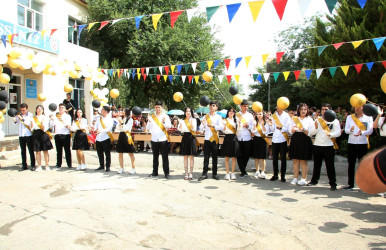 Məktəblərdə “Son zəng” tədbiri keçirildi