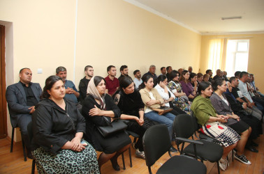Yeni Qaradolaq kəndində Ağcabədi Rayon İcra Hakimiyyətinin başçısı Rafil Hüseynovun səyyar qəbul-görüşü keçirilmişdir.