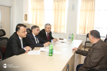İcbari Tibbi Sığorta üzrə Dövlət Agentliyinin İdarə Heyətinin sədri Zaur Əliyev vətəndaşları qəbul edib.