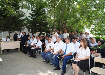 Ağcabədi Rayon İcra Hakimiyyətinin başçısı Rafil Hüseynov Yuxarı Qiyaməddinli kəndində səyyar qəbul-görüş keçirib