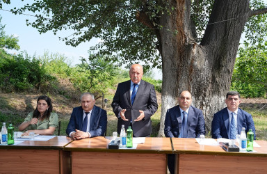 Ağcabədi Rayon İcra Hakimiyyətinin başçısı Rafil Hüseynovun Aran kəndində səyyar qəbul-görüşü keçirilmişdir.