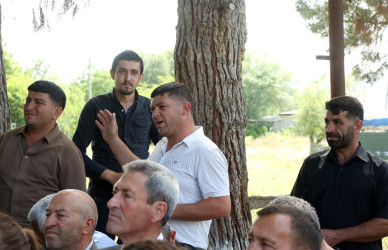 Ağcabədi Rayon İcra Hakimiyyətinin başçısı Rafil Hüseynovun Pərioğlular kəndində səyyar qəbul-görüşü keçirilmişdir.