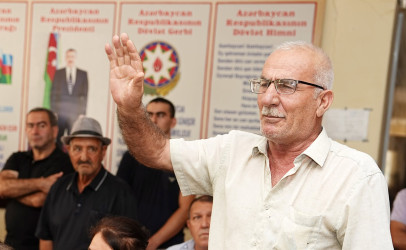 Ağcabədi Rayon İcra Hakimiyyətinin başçısı Rafil Hüseynov Avşar kəndində səyyar qəbul-görüş keçirib
