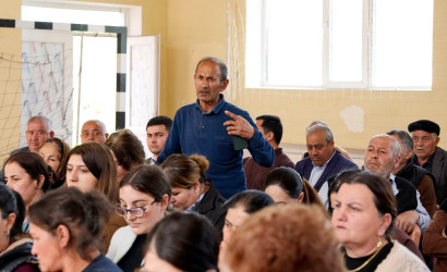 Ağcabədi Rayon İcra Hakimiyyətinin başçısı Rafil Hüseynovun Mehrablı kəndində səyyar qəbul-görüşü keçirilmişdir.