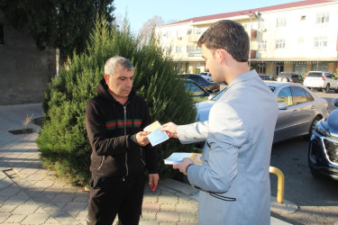 İctimai yerlərdə və parklarda tütünün sağlamlığa mənfi təsiri barədə reklamlar və stendlər yerləşdirilib.