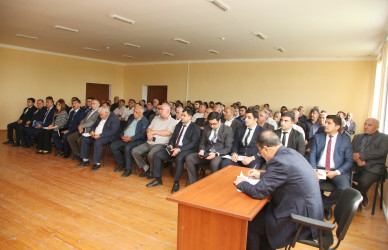 Yeni Qaradolaq kəndində Ağcabədi Rayon İcra Hakimiyyətinin başçısı Rafil Hüseynovun səyyar qəbul-görüşü keçirilmişdir.