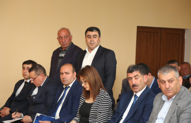 Yeni Qaradolaq kəndində Ağcabədi Rayon İcra Hakimiyyətinin başçısı Rafil Hüseynovun səyyar qəbul-görüşü keçirilmişdir.