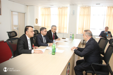İcbari Tibbi Sığorta üzrə Dövlət Agentliyinin İdarə Heyətinin sədri Zaur Əliyev vətəndaşları qəbul edib.