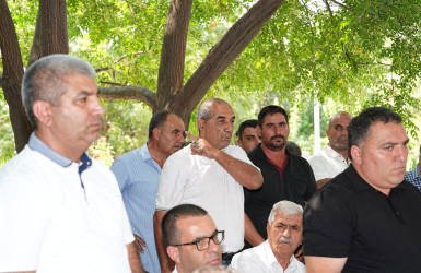 Ağcabədi Rayon İcra Hakimiyyətinin başçısı Rafil Hüseynov Yuxarı Qiyaməddinli kəndində səyyar qəbul-görüş keçirib