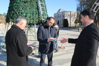 İctimai yerlərdə və parklarda tütünün sağlamlığa mənfi təsiri barədə reklamlar və stendlər yerləşdirilib.