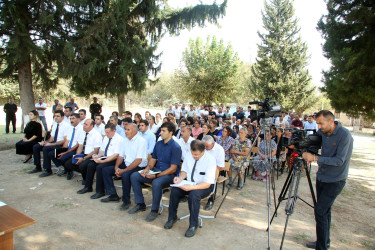 Ağcabədi Rayon İcra Hakimiyyətinin başçısı Rafil Hüseynovun Şənlik kəndində səyyar qəbul-görüşü keçirilmişdir