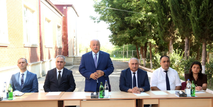 Ağcabədi Rayon İcra Hakimiyyətinin başçısı Rafil Hüseynovun Ağabəyli kəndində səyyar qəbul-görüşü keçirilmişdir.