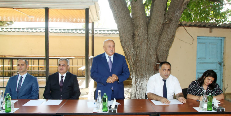 Ağcabədi Rayon İcra Hakimiyyətinin başçısı Rafil Hüseynovun Şərəfxanlı kəndində səyyar qəbul-görüşü keçirilmişdir