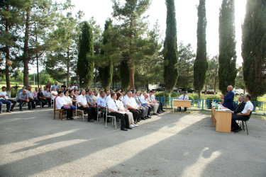 Ağcabədi Rayon İcra Hakimiyyətinin başçısı Rafil Hüseynovun səyyar qəbul-görüşü Pərioğullar kəndində keçirilmişdir