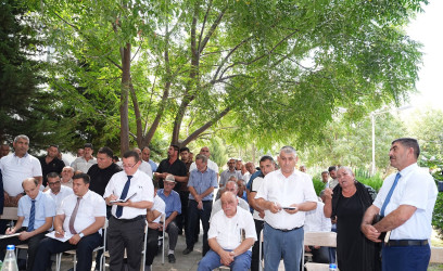 Ağcabədi Rayon İcra Hakimiyyətinin başçısı Rafil Hüseynov Yuxarı Qiyaməddinli kəndində səyyar qəbul-görüş keçirib
