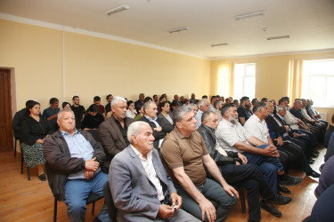 Yeni Qaradolaq kəndində Ağcabədi Rayon İcra Hakimiyyətinin başçısı Rafil Hüseynovun səyyar qəbul-görüşü keçirilmişdir.