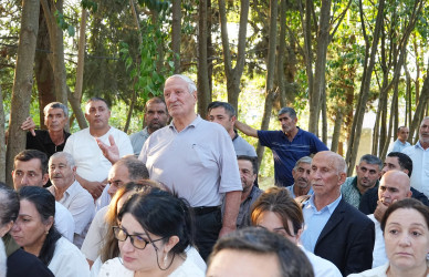 Ağcabədi Rayon İcra Hakimiyyətinin başçısı Arazbar kəndində səyyar qəbul-görüş keçirib