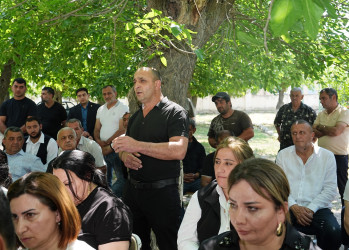 Ağcabədi Rayon İcra Hakimiyyətinin başçısı Rafil Hüseynovun Ağcabədi şəhərində səyyar qəbul-görüşü keçirilmişdir.