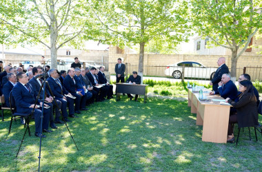 Ağcabədi Rayon İcra Hakimiyyətinin başçısı Rafil Hüseynovun Aşağı Avşar kəndində səyyar qəbul-görüşü keçirilmişdir.